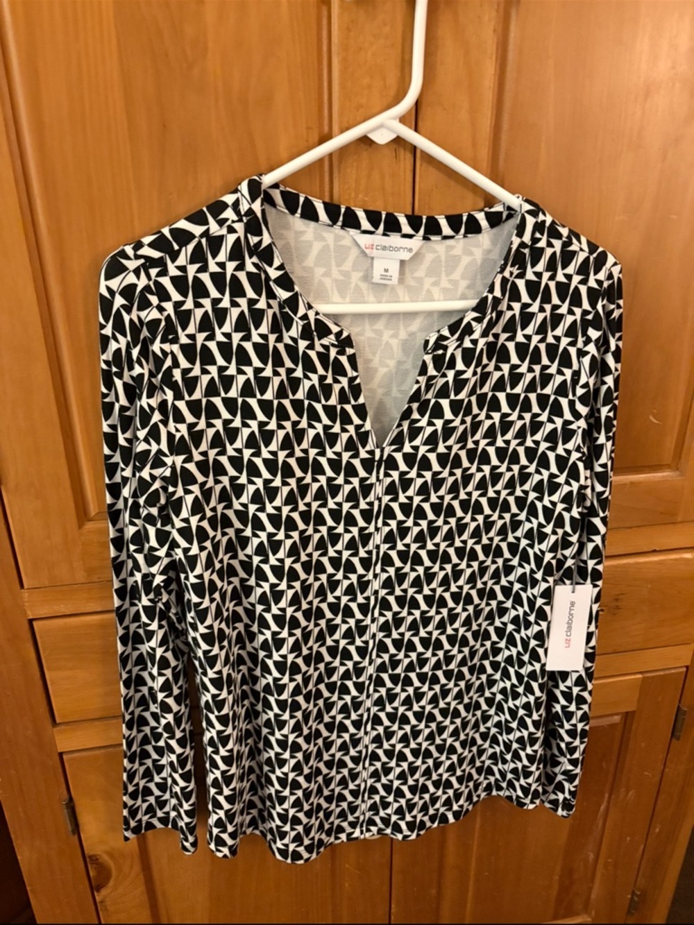 Liz Claiborne Black and White Geometric Print Top